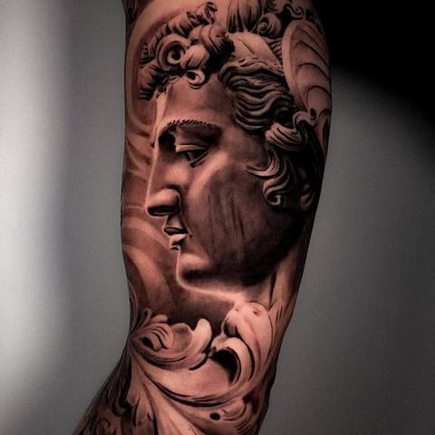 Black-&-Grey-Sleeve mit antiker Statue