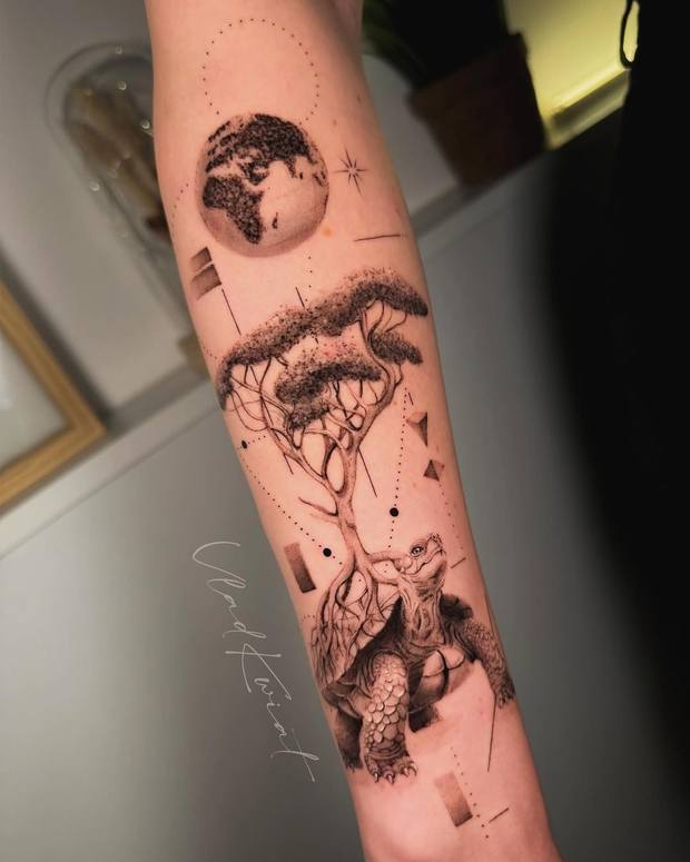 Feine botanische Linienarbeit mit Dotwork am Unterarm